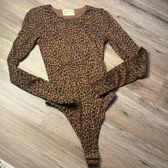 Yummy Sweater Co Cheetah Bodysuit - Picture 1 of 4